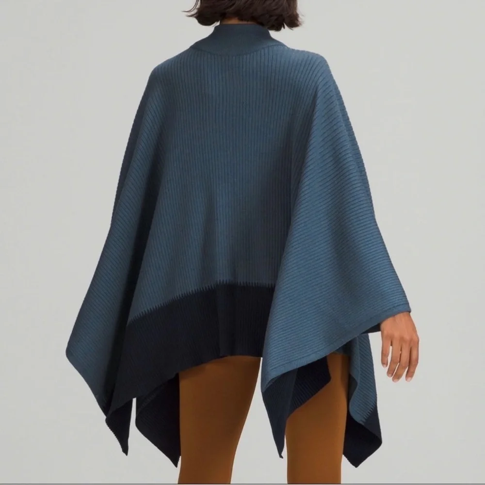 NWT Lululemon On The Go Poncho Iron Blue / True Navy
